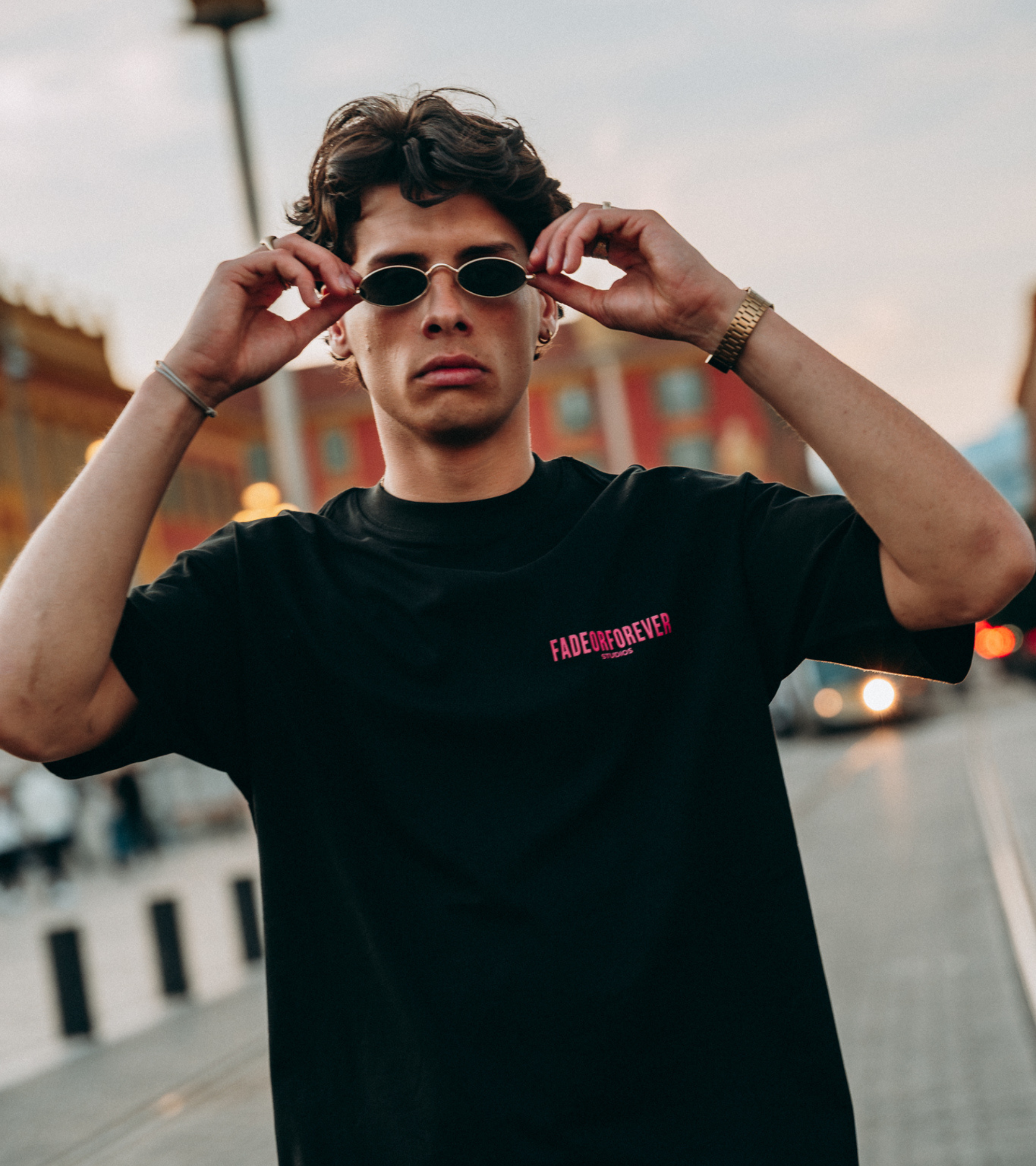 Riviera T-shirt- Black/Pink